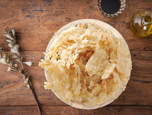 노릇노릇하게 구워 큼직하게 뜯어 결이 살아있는 구운양태채